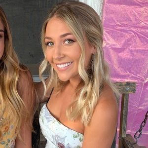 Meet your Posher, Makenzi